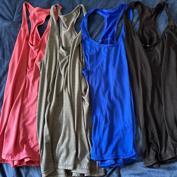 Bundle of 4 women’s exercise tank tops - Picture 2 of 3